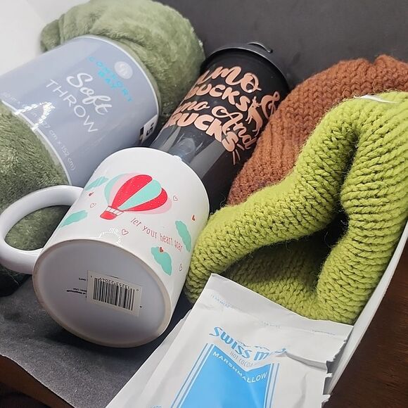 Warm and Cozy Bundle Gift Set Olive Green Soft Throw Blanket, Mug, Hot Cocoa - Picture 6 of 6